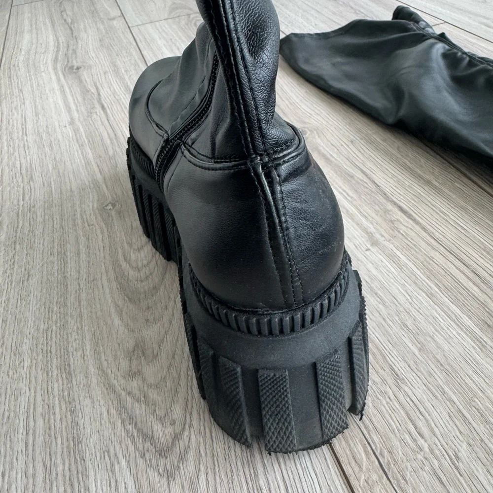 Letar Black Stretch Boots - Picture 9 of 13